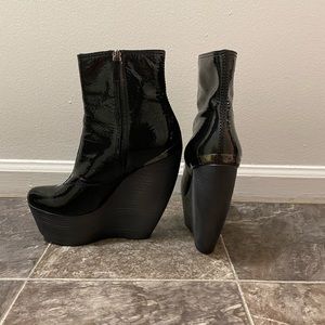 Lavin patent leather boot.